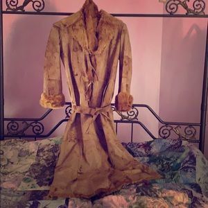 Maxi-length woman’s coat, Vero Lapin designer.